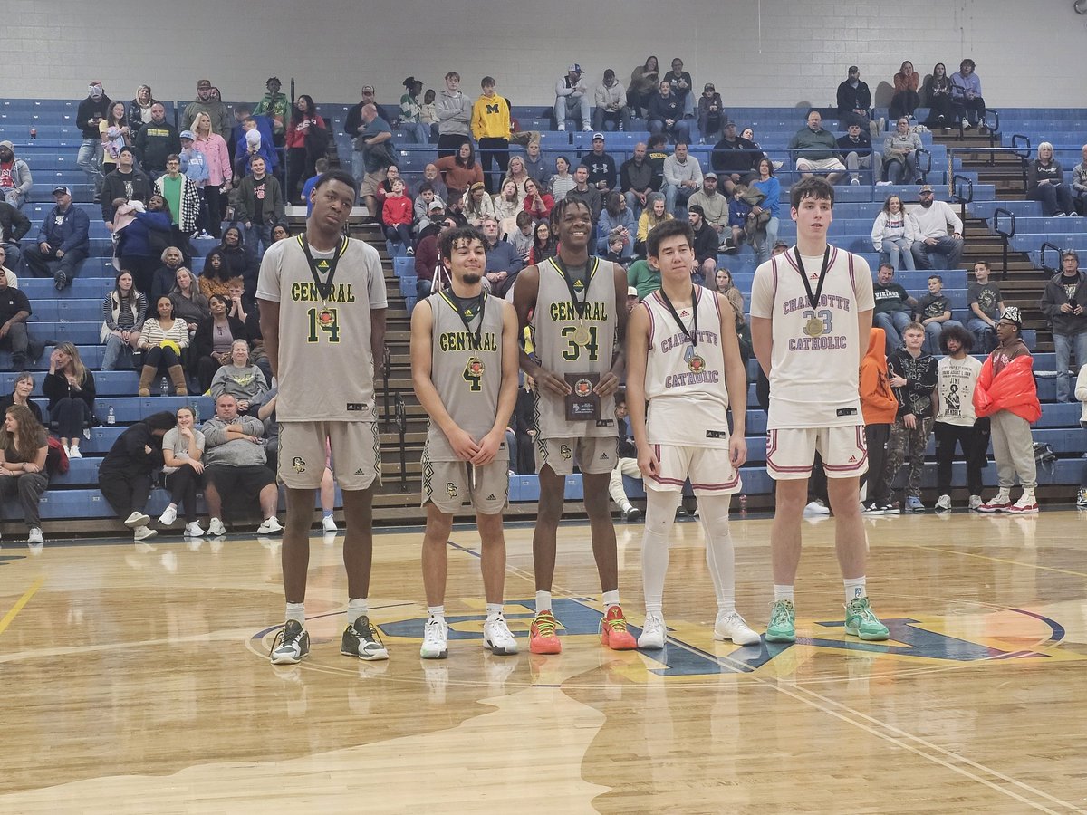 BGlover815's tweet photo. Mount Pleasant Holiday Classic All Tournament Team!! Congratulations fellas!! 
@joshuadalton_ @DanielDuo5 @DesmondKentJr1 @liamgatess 👏🏼👏🏼👏🏼 https://t.co/KtGDZMuGc2