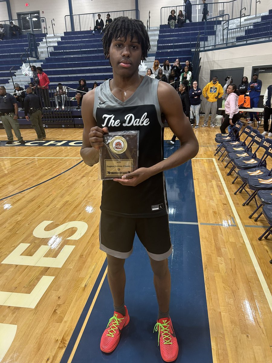 2024 6’8 <a href="/MASIAHJ629/">Masiah Jones</a> 3.76 GPA 
Masiah Jones should be on a lot of Division 2 and Juco Radars. He is a modern day stretch 4. He finished yesterdays game with 26pts 15rebs and 5blks. 
8/11 2pt FG 
2/4 3pt FG 
4/4 FT

Offers: CVCC