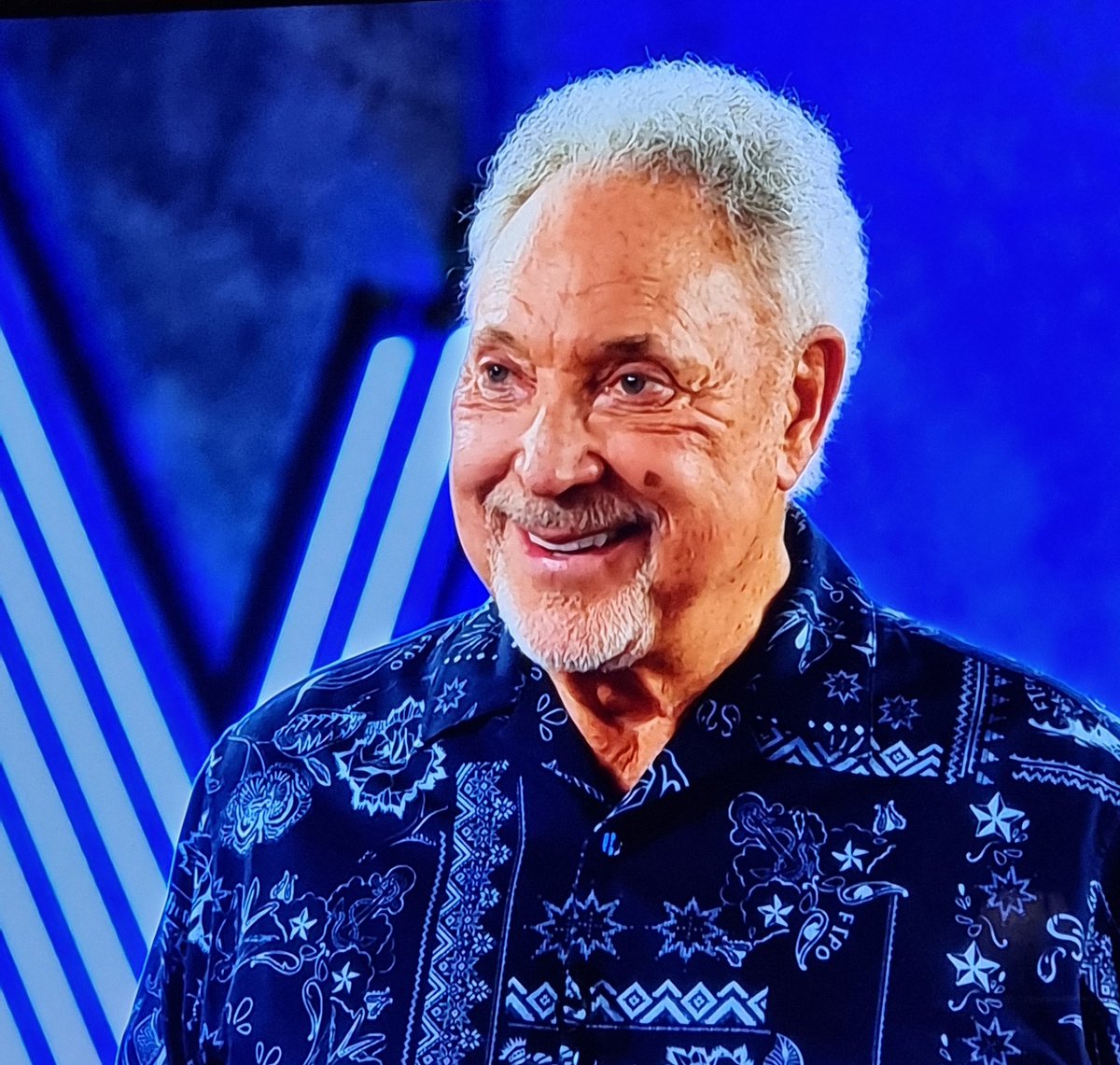 Watching #TheVoiceUK 

Tom Jones is a fucking Legend....
What a voice 

#TomJones
