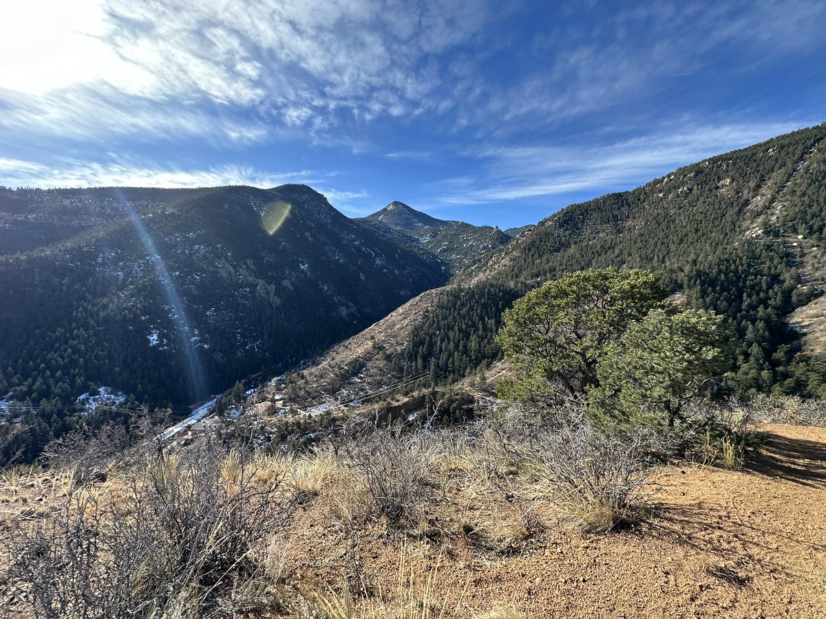 Epic day of hill climbs, ice hill butt slides, historic Ute pass and Intemann & Rim the Peak trail running and friendly chatter!! Can’t beat it. There’s no better reason to get outside… 🥰🏃‍♀️🏃🏼💨🏔️ #ultrarunner #traillife #trailrunner #utepass #dirtbagrunner
