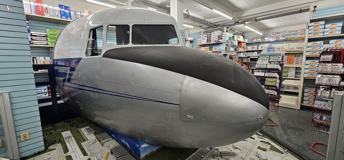 guilledearmas's tweet photo. ⭐️A petición del público, les comparto el sitio de los aviones a escala: La Aviation Megastore, el establecimiento físico cerca del aeropuerto de Schiphol 🇳🇱

➡️Lo bueno: los modelos se pueden comprar por la página https://t.co/TIbS6Pzmbg, pero vale la pena ir a la tienda. https://t.co/nGakJvdRXu