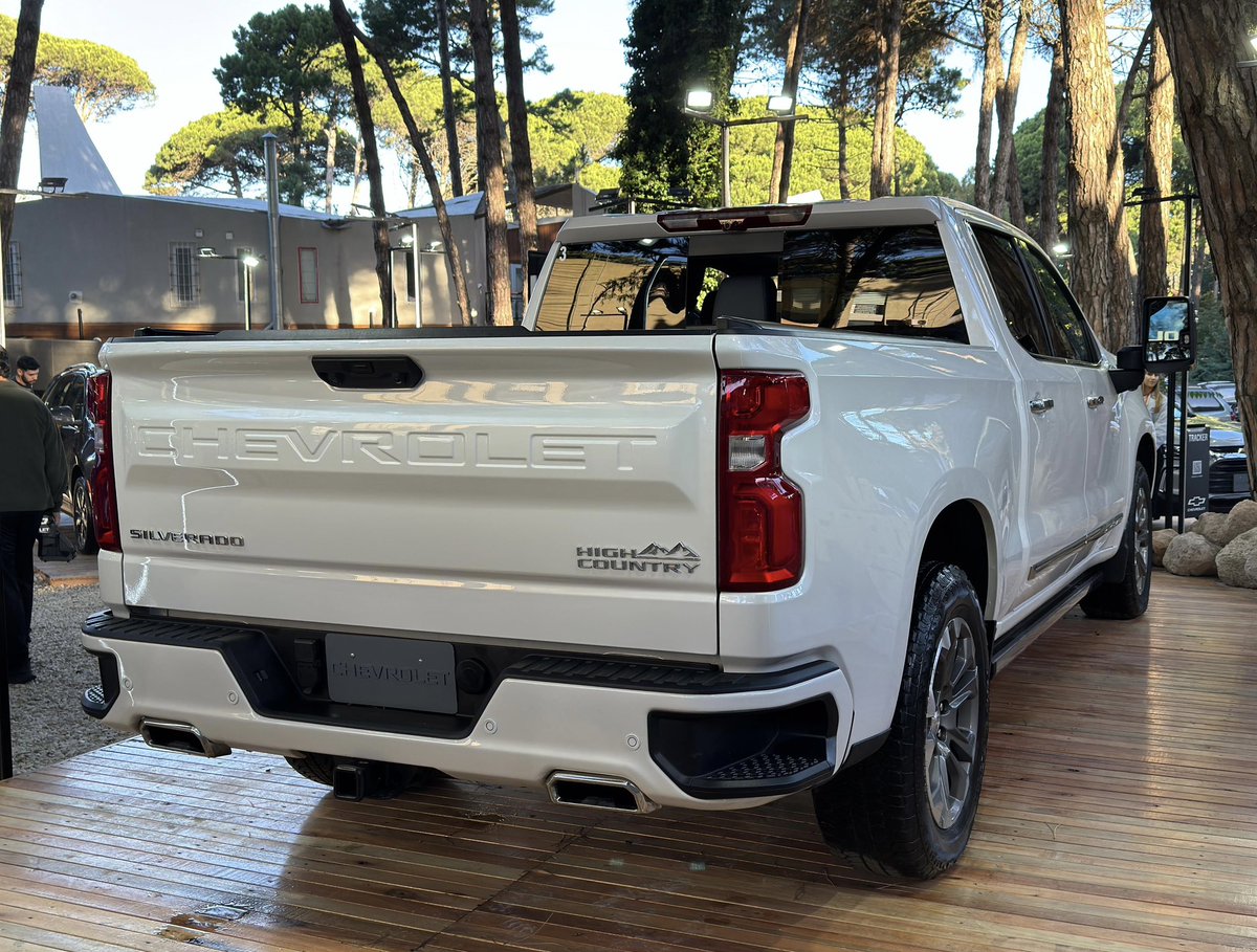 🔹La nueva Chevrolet Silverado V8 High Country ya se exhibe en Cariló.
🔹Lanzamiento confirmado (ahora sí) para 2024.
🔹Toda la info acá: ar.motor1.com/news/702594/ch…