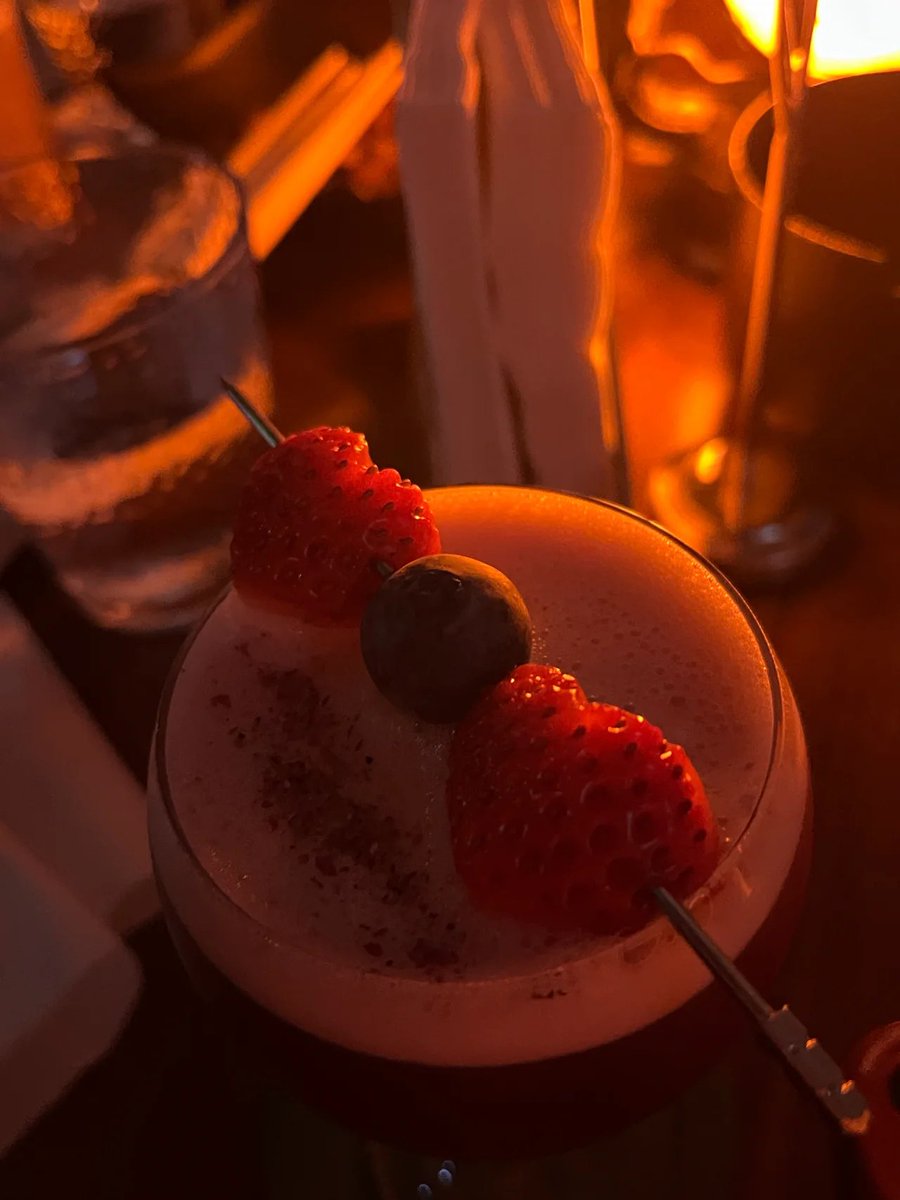 Basupaudel7's tweet image. Do you like drinking strawberry cocktails?