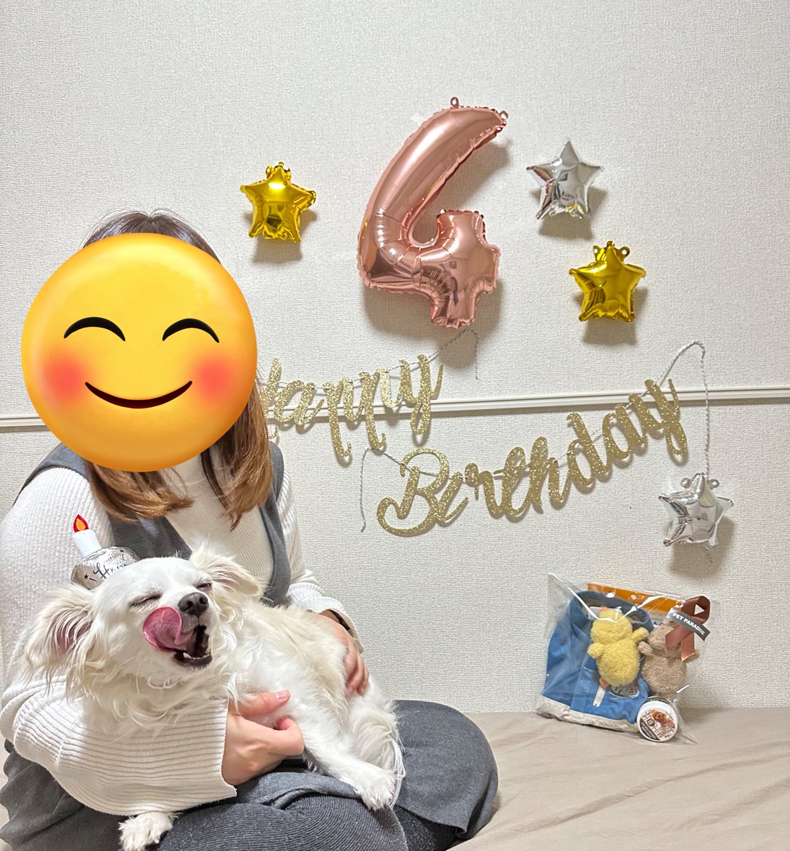 comcomcomg's tweet image. ぼくはきのう 4さいになったよ
へんなぼうし かぶって  おいしいのたべた！
あたらしいおもちゃも もらった！