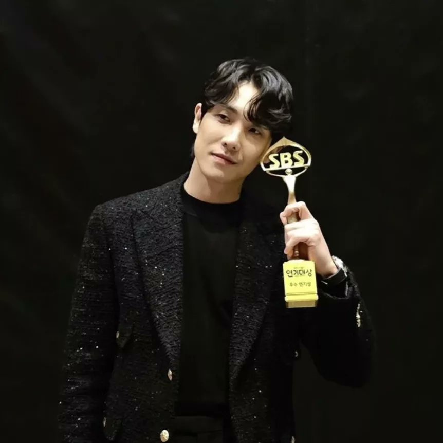anndelunatics's tweet photo. You will always be my number 1. I believe in you. Thank you for your hard work Joonie, I'm so proud of you!
You deserve the best. Congratulations!! 🏆❤️👏😘🎉

I love you so much ♥️

#Leejoon #sbsdramawards 2023 
#이준 #7escape #kdrama #7인의탈출
#theescapeoftheseven #sbsdrama https://t.co/MYmFRFQMnQ