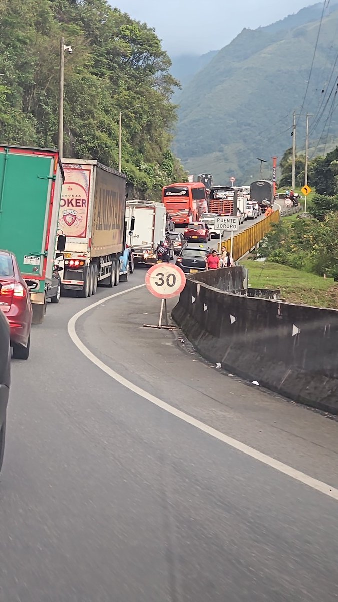 La via al llano sólo embudos los peajes más caros y la peor operación #elllanomerecerespeto