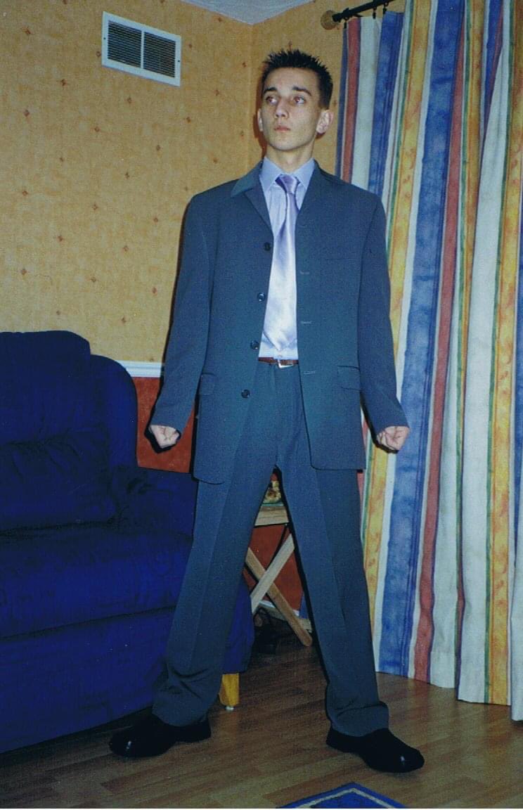 C7ukeFerguson's tweet image. This is me at 16!!!

🧥 Wearing my old man’s suit!!!
💰 Earning £5000 a year as an apprentice 
👁️ Looking like I’m 8 years old!!

The other guy is @LukeTheNuke180 smashing up the darts world!!

Wow Luke Littler

#darts #PDCWorldChampionship #lukelittler