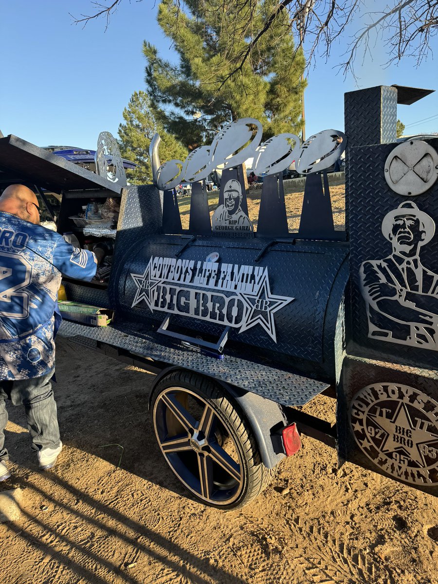 CFO_Dom's tweet photo. Shout out to Big Bro with the Cowboys Tailgate. #CowboysNation https://t.co/Tkayjyyf5B