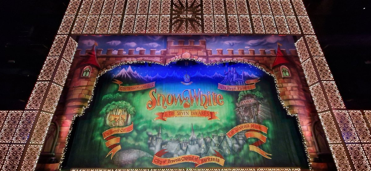 Thank you @TheWaterside1 for my first ever panto experience at 55 lol! Well done @Andyshowbiz, @LeonCraig1, @jimmybye and all the cast 👏👏 What a bloody brilliant time & we were front row too 🙈 We'll be back 😊