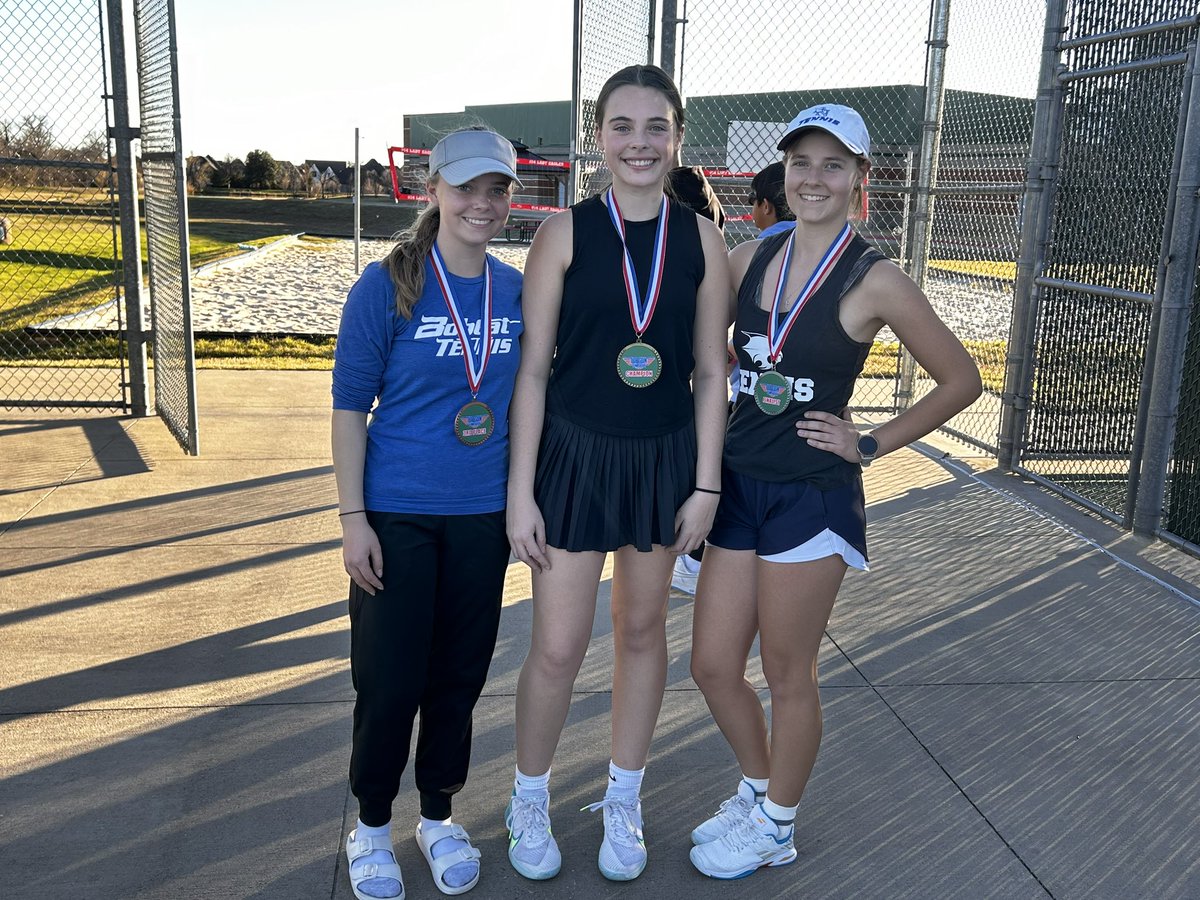 These <a href="/BN_Tennis/">Byron Nelson Tennis 🎾</a> girls swept their flight at #TopGunTennis today taking home all the hardware!

🥇 Lucy B
🥈 Evangeline B
🥉 Kayleigh H

🎉🎊Congrats, ladies!!!!!!!🎉🎊
