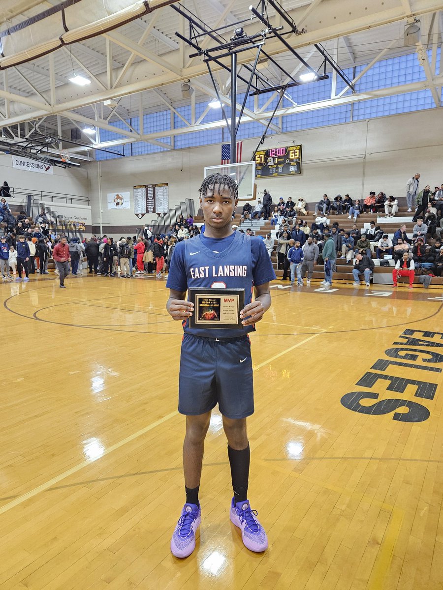 scoopIPS's tweet photo. East Lansing 63
River Riuge 57
MVP: 2026 sg Kelvin Torbert, Jr.
#28MCRC
@MCRoundball https://t.co/c63kbKRzi8