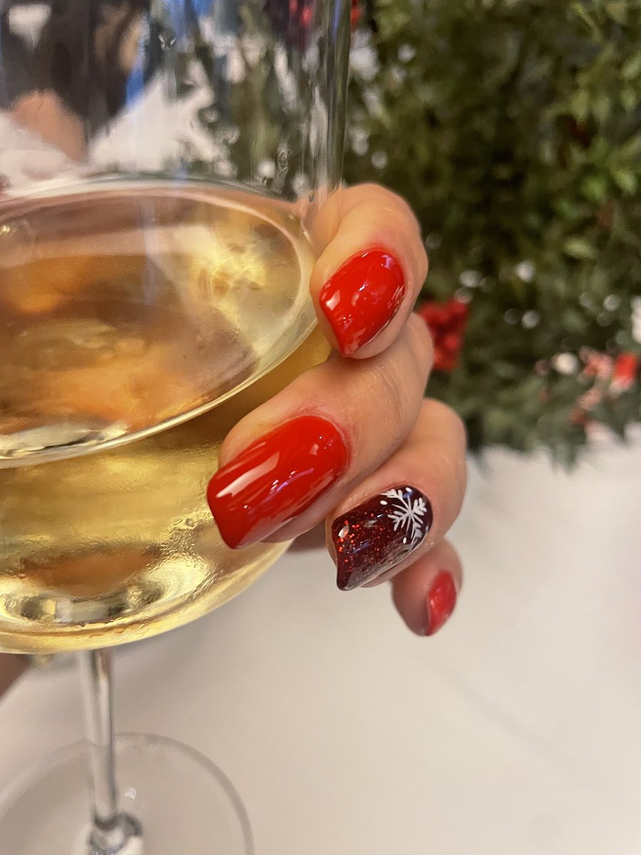 Bu gece şarabı niye içiyoruz? Sahsen ben doktorumun tavsiyesi üzerine her gün bi bahaneye sahibim.