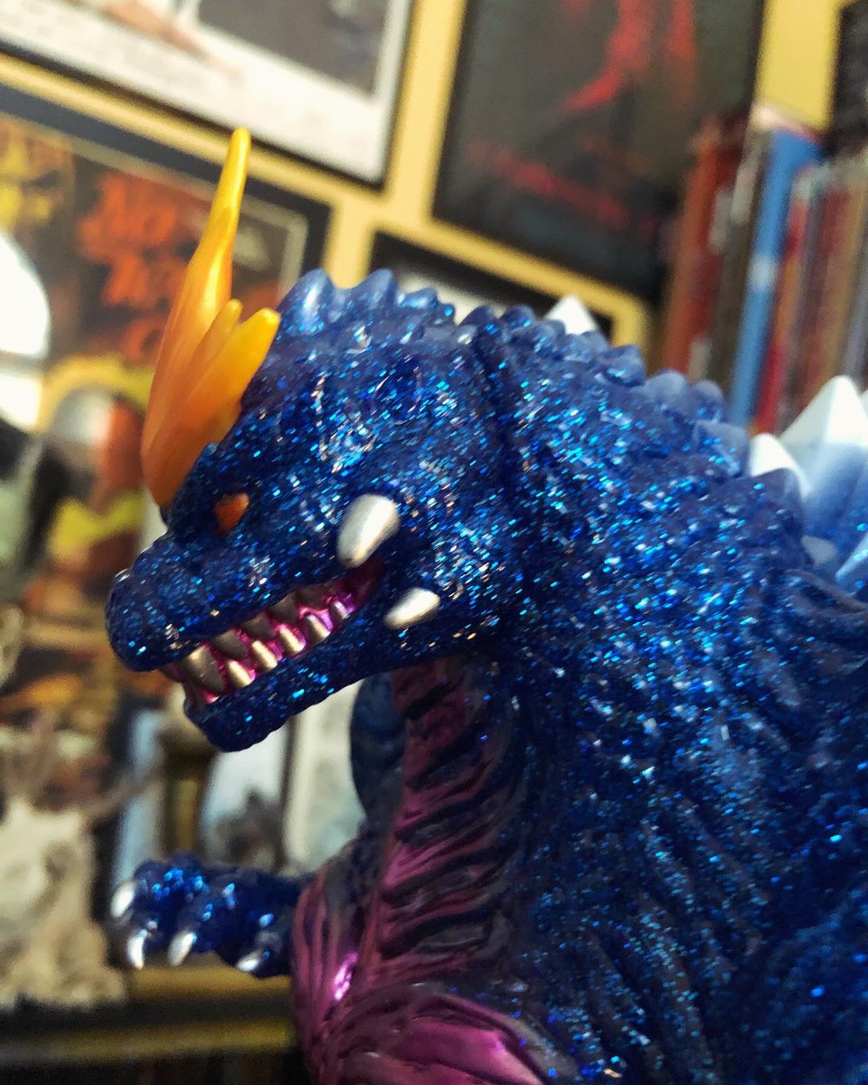 Speaking of SPACEGODZILLA here’s the latest glitter Sofubi variant that was released at DesignerCon a few weeks ago. Sparkly! ✨✨