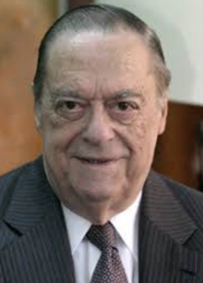 Ha fallecido don Alfredo Etcheberry Othusteguy, una mente brillante del derecho penal, profesor de muchas generaciones, gran consejero y litigante. De gran corazón y un humor genial despedimos a un hombre entrañable. Un abrazo al cielo querido tío.