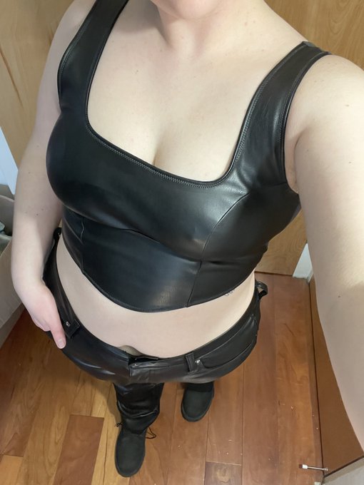 My partner and I went to our first fetish event last night at a local bar! It was so awesome!!! A huge