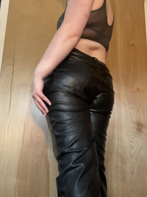 My partner and I went to our first fetish event last night at a local bar! It was so awesome!!! A huge