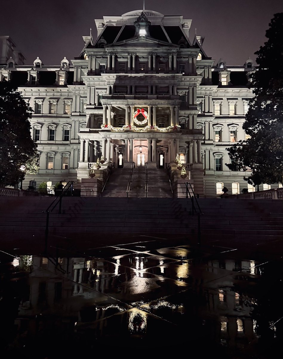 DrCatharineY's tweet photo. Closing 2023 with reflection. #EEOB #WhiteHouse https://t.co/JCJGsTLVf9