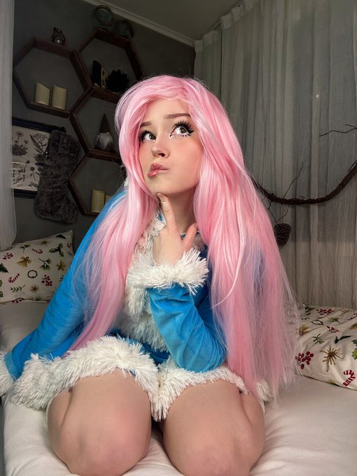 Give me 100 retweets and I&rsquo;ll post the most naughty picture from this set. 🧸❄️  I promise it&rsquo;s worth