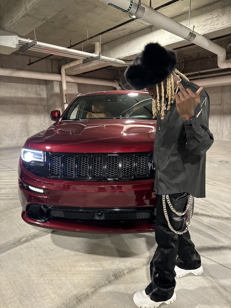 cornski's tweet photo. like a slave master im jus tryna see all my niggas wit whips and chains https://t.co/j5Po7ZXtap