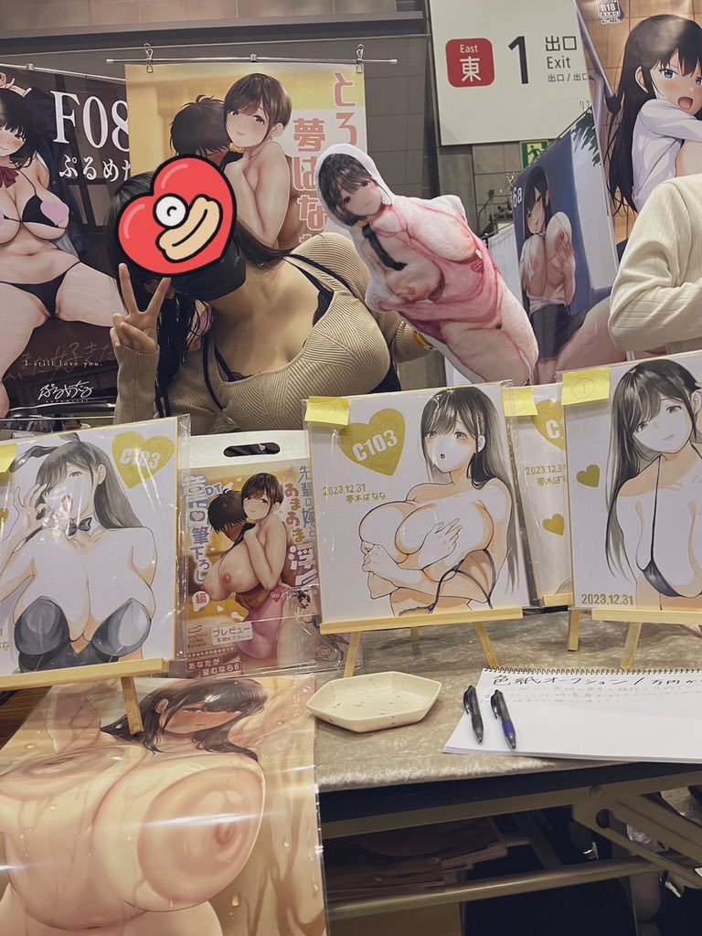 new_yumeki's tweet photo. 冬コミ設営完了しました！！
お品書き印刷したのに忘れちゃった😭
新刊セット二千円です！！ https://t.co/vvKPKJiSqE