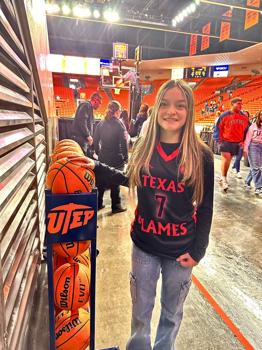 V_Diaz15's tweet photo. Avah with Coach Adams at today’s game! #UTEPWomensBasketball #miners #CoachAdams #cavaliers #futureknight https://t.co/6YtoKD2A1b