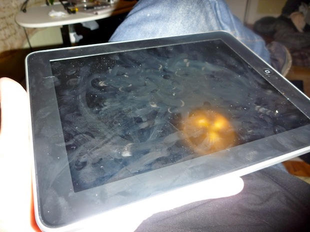 Hamlnatlons's tweet photo. My iPad hates Me https://t.co/QVPHnpH19g