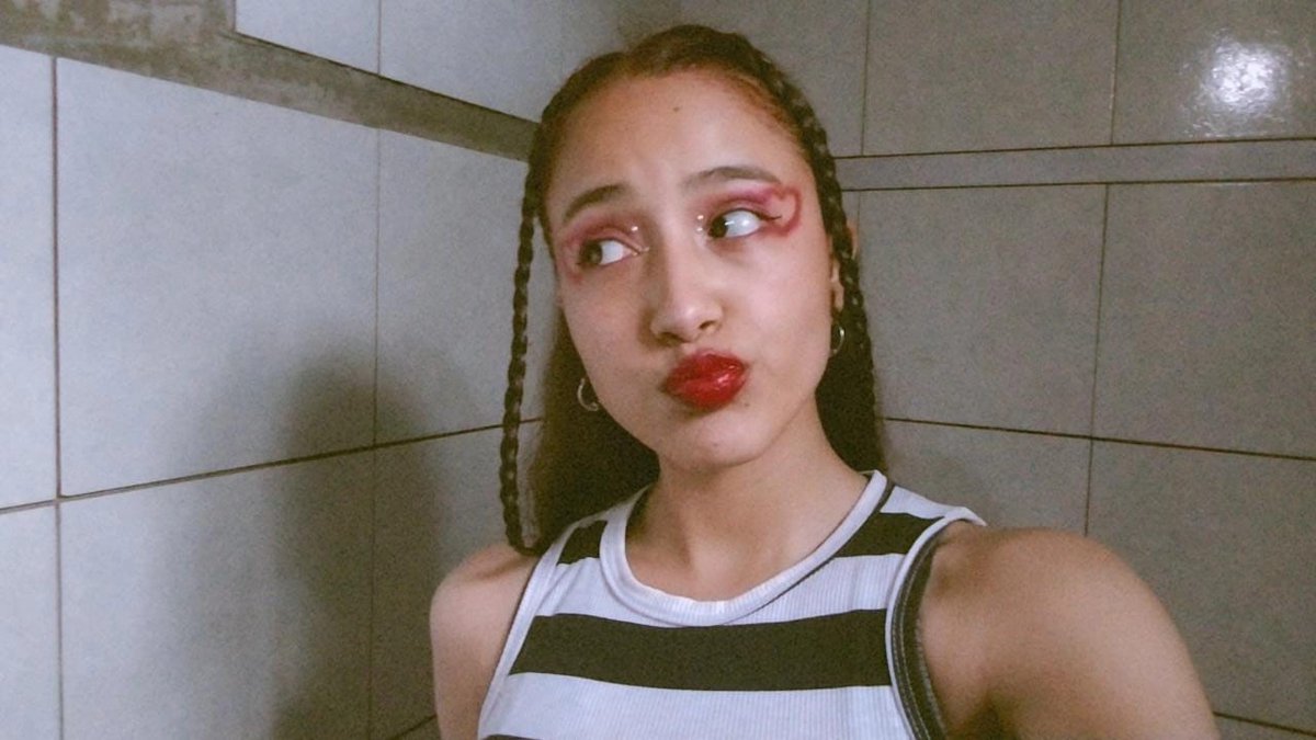 planetbel's tweet photo. ag7 sounds like magic🎀

#RedLipsForAG7 💋 https://t.co/9Dz7key8i2