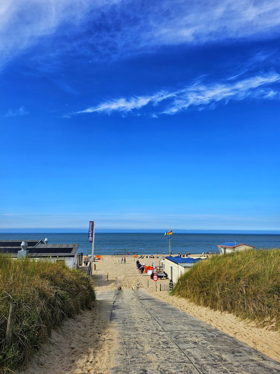 Daniisfeiliab's tweet photo. ICH WILL ANS MEER.
Am liebsten würde ich jetzt losfahren und morgen dort sein und eine Nacht dort schlafen. Aber das geht nicht.
Kann also nur hoffen, dass mich das Meer in meinen Träumen besuchen kommt.
#Wuensche
#Traeume https://t.co/HfLA6O9Kie