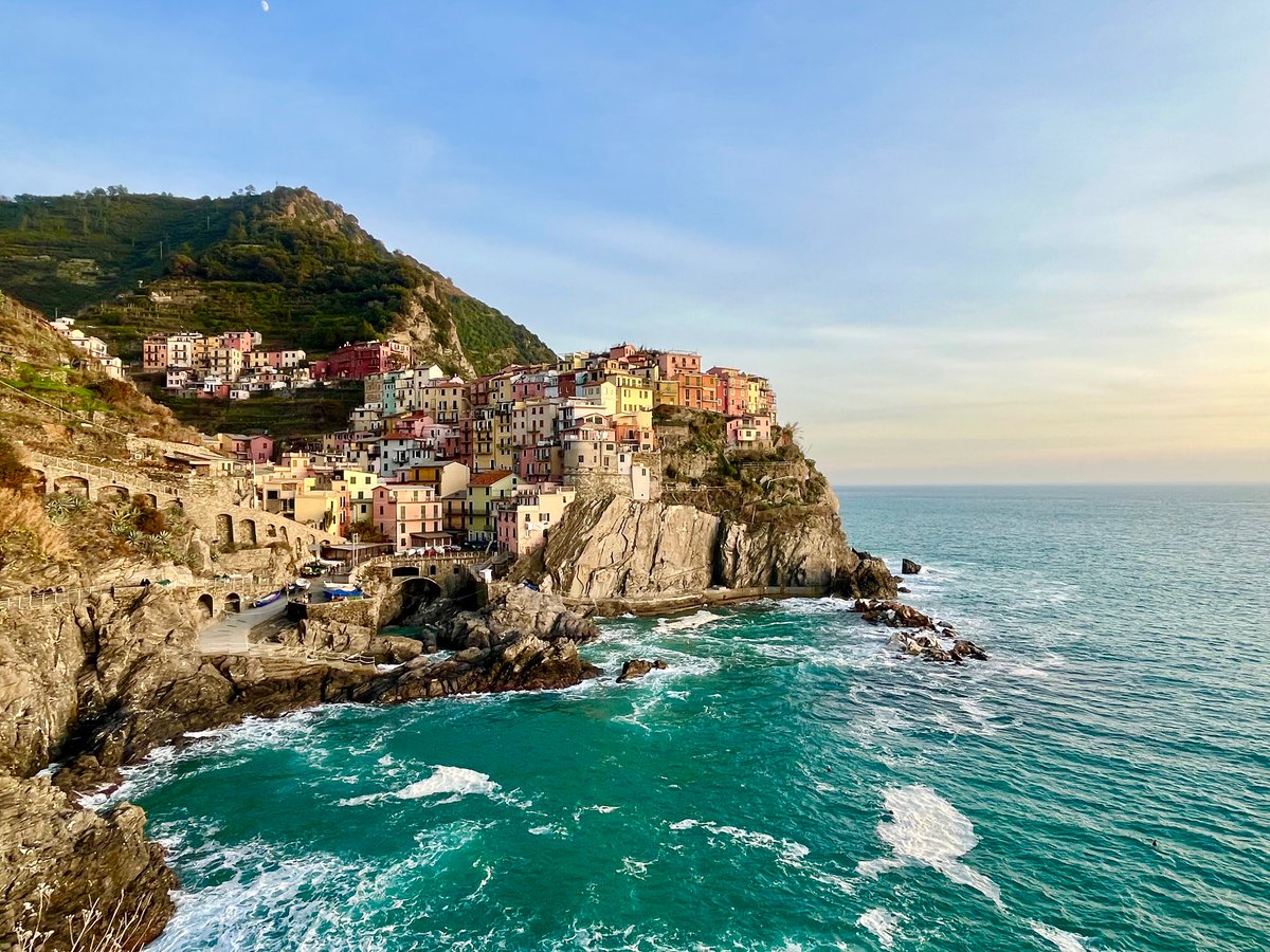 formulaoag's tweet photo. E-postcard as eternal sunshine on a spotless mind #cinqueterre https://t.co/NVtDbGPsLX