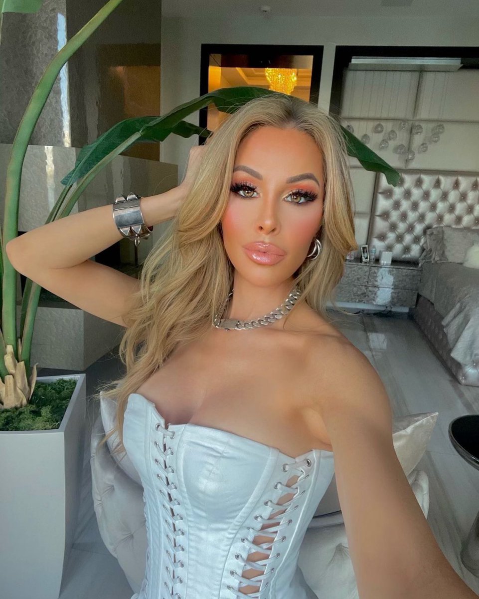 OHNetwork_RP's tweet photo. @ZieMarchetta 
Tanzie is the owner of an all organic tanning brand “TanZ”. This gorgeous 37 year old Divorcee is expanding her brand and empire opening her own locations to sale her eco friendly ground breaking products. https://t.co/ooflMuxMca