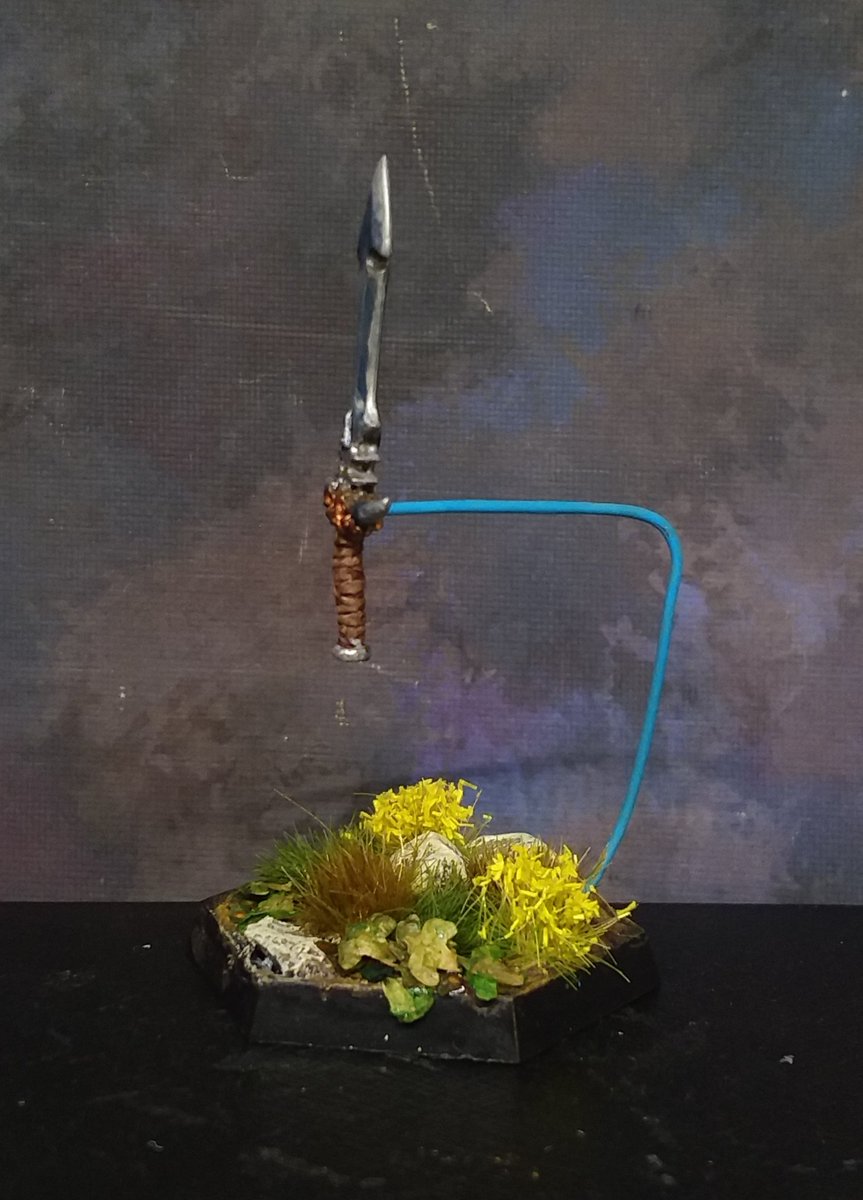 A friend of mine's character has a dancing sword, and he wanted something to represent it. So into my bits bin I dived to come up with this. 
 #minipainting #miniatures #PaintingMiniatures #commissionpainting