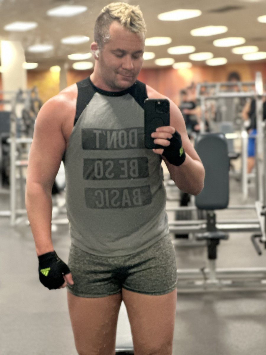 Tyler_Klein's tweet photo. To all the broccoli head boys at the gym I have a message for
You #dontbebasic https://t.co/G7MeB5mZHg