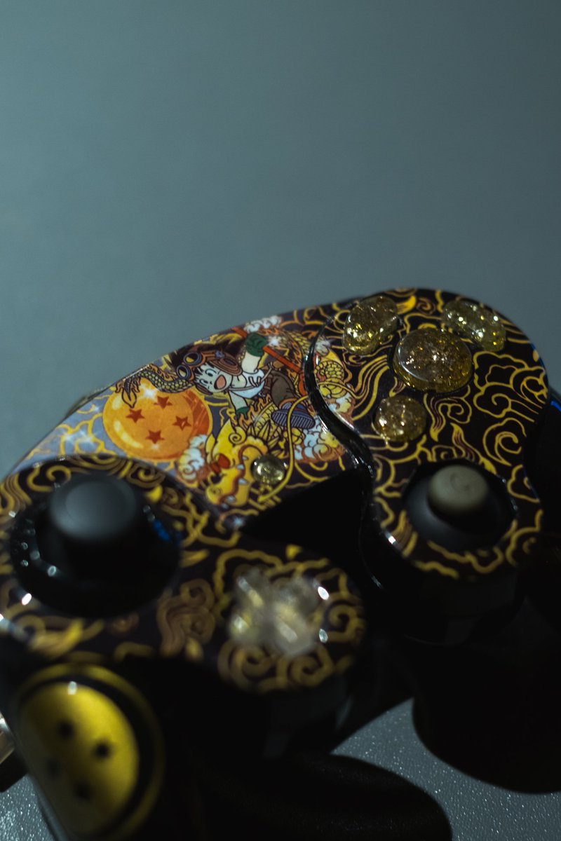 JLeesCustoms's tweet image. The final of the 3 december drops.

A beautiful piece that has reappeared on the market!!!

Comes with:
-Shell by @Kubbymo❤️‍🔥
-Snapbackmodchip
-Digital Triggers
-Tactile-Z Button
-Paracorded Cable
-Resin Casted Buttonset

DM if interested

#Gamecube #Customcontroller #SmashBros