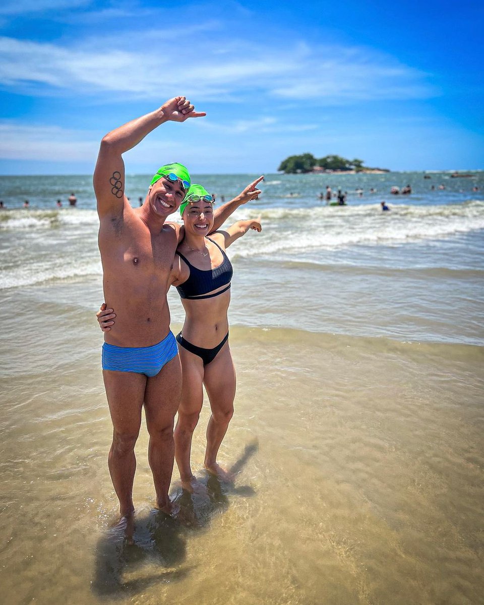 martins_hsm's tweet photo. Aventura do dia: nadar até a ilha! 🏝️🏊‍♂️

Só a @biancaewald_ para topar as minhas ideias doidas! 😅❤️ https://t.co/Ic6rvWYdqf