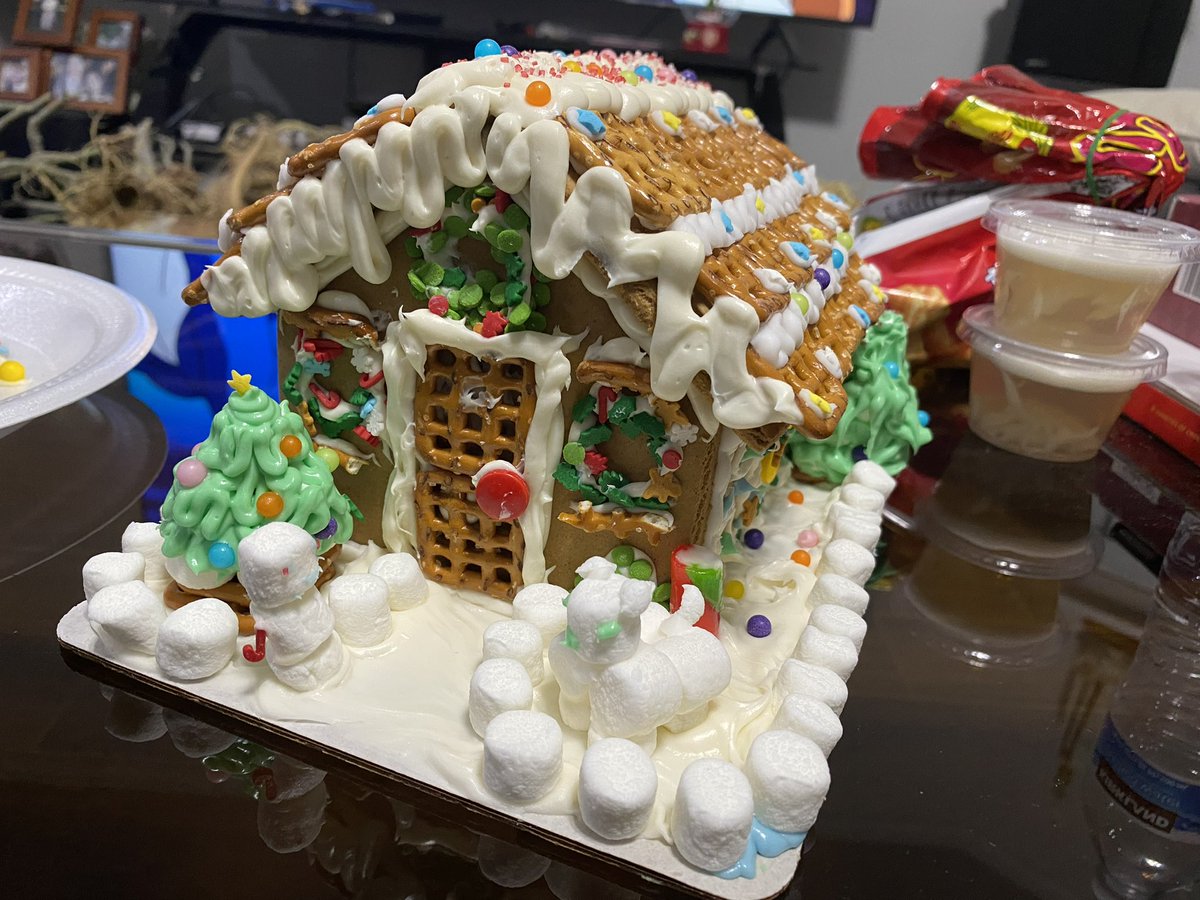 ArtistMelanin's tweet photo. Which one won ?🥇 #gingerbread https://t.co/XcGQt6dCgS