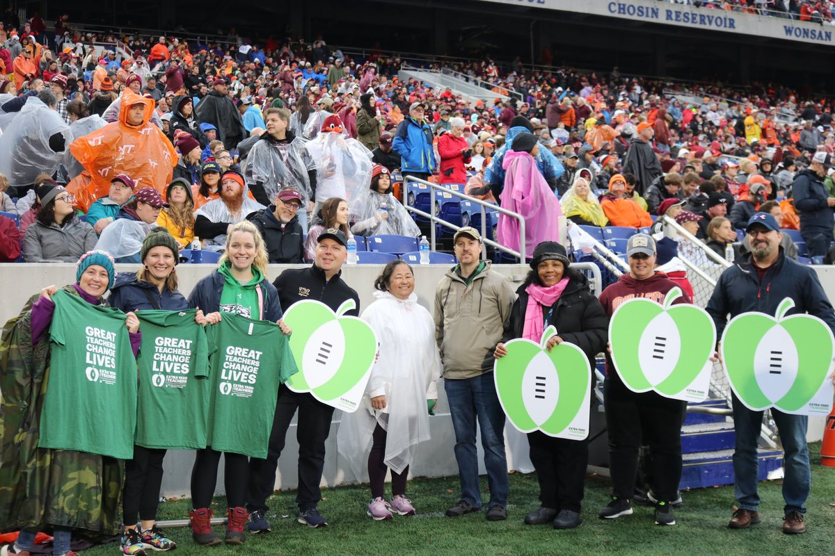 Had the privilege to honor these teachers from the all over the DMV at the #MilitaryBowl through the @CFPExtraYard initiative and @Wegmans ‼️