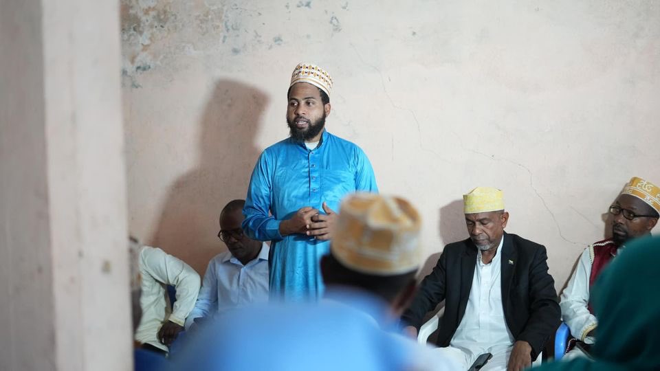 hamidoubourhane's tweet photo. Rencontre avec notre équipe de campagne à #Domoni, #Anjouan.
Objectif: motiver une participation massive aux élections le 14 janvier. Chaque voix compte pour le changement aux #Comores.
Ha wontsi yatru, ri so para ushindzi!
Plus d'infos sur: https://t.co/hURIcUHz5t https://t.co/qOwCTRKip7