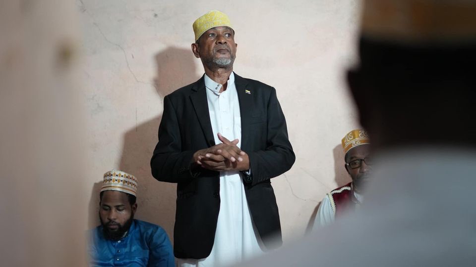 hamidoubourhane's tweet photo. Rencontre avec notre équipe de campagne à #Domoni, #Anjouan.
Objectif: motiver une participation massive aux élections le 14 janvier. Chaque voix compte pour le changement aux #Comores.
Ha wontsi yatru, ri so para ushindzi!
Plus d'infos sur: https://t.co/hURIcUHz5t https://t.co/qOwCTRKip7