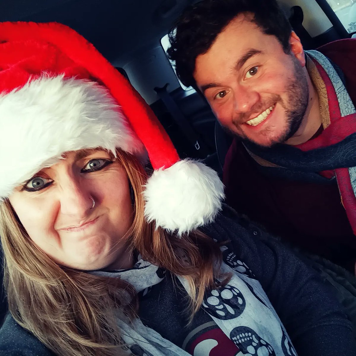 Panzyy's tweet photo. 🎄🐴🥂 Christmas festivities! 🥂🐴🎄 #ChristmasEve #Christmas2023 #BoxingDay https://t.co/jerpQRxCLV