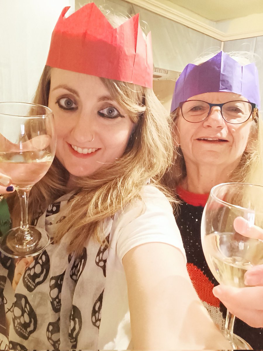 Panzyy's tweet photo. 🎄🐴🥂 Christmas festivities! 🥂🐴🎄 #ChristmasEve #Christmas2023 #BoxingDay https://t.co/jerpQRxCLV