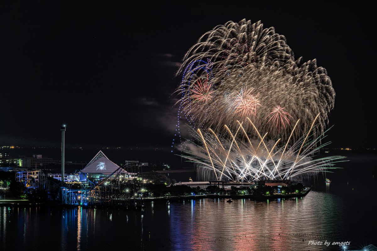 STARDANCE in 横浜・八景島シーパラダイス
2023/12/30

ドローンショーなので、花火はオマケかと思ってましたが、なかなかの花火でした^ ^
ドローンは後ほど

#STARDANCEin横浜八景島シーパラダイス　#stardance #八景島シーパラダイス　#ドローン　#夜景　#Sony