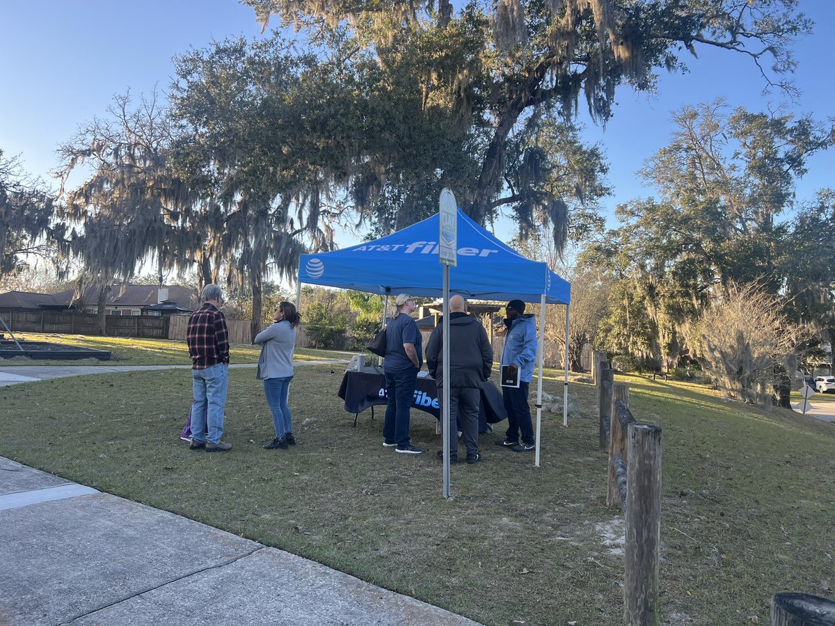 RosaMOR2014's tweet photo. Finishing off 2023 with an amazing Fiber event with the JerArmy! Look forward to many many more successful events in 2024 with the North Florida Fighters! @One_FLA @jemeFL @RilesAsh @NiswanderAaron #LifeAtATT https://t.co/AhGg5qFN5l