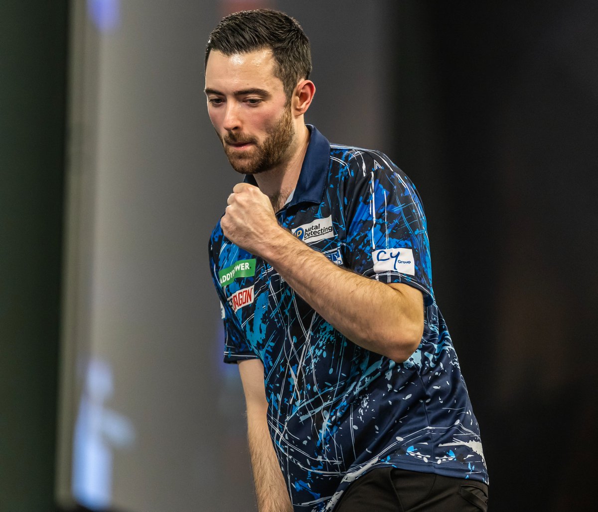 OfficialPDC's tweet photo. HUMPHRIES HAS DONE IT!!!!!!!!! https://t.co/rUkUQgrUQ3