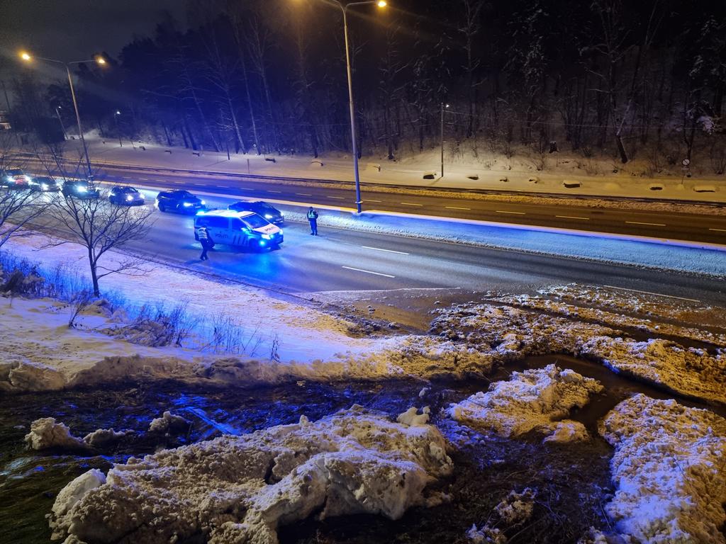 KristofferFoto's tweet photo. Alle tre felt er sperret på E18 retning Drammen. https://t.co/DDIhX6AUhK