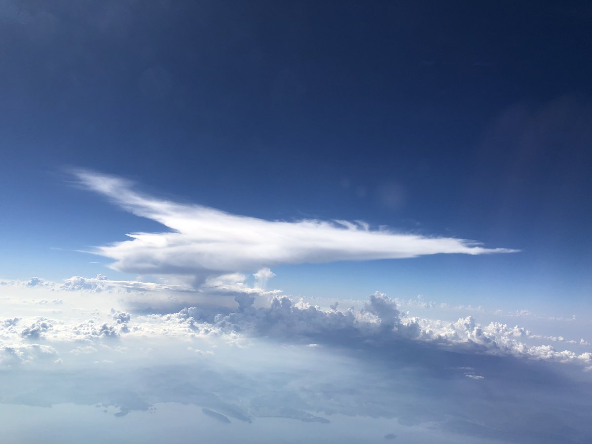 おはようございます✈︎

大晦日

本年も大変お世話になりました。

良いお年をお迎えください！(^^)

シリーズ『雲』戦闘機で締め括ります✈︎