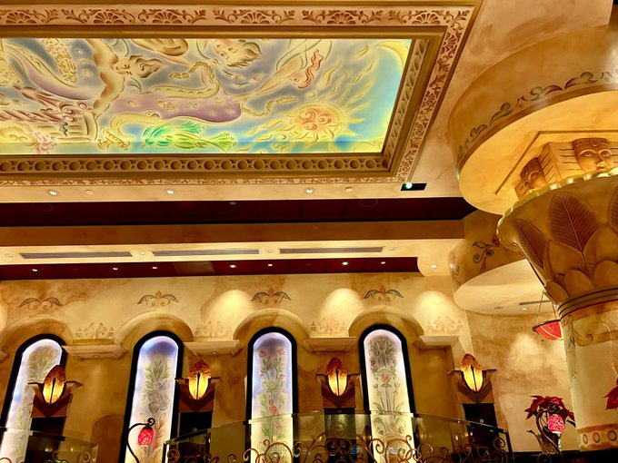 at cheesecake factory for the first time and the decorating style looks like one of those stroke images