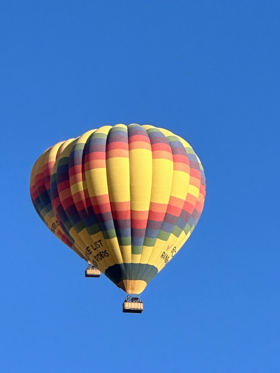 chegoyepez's tweet image. Que lujo! Desde mi patio!