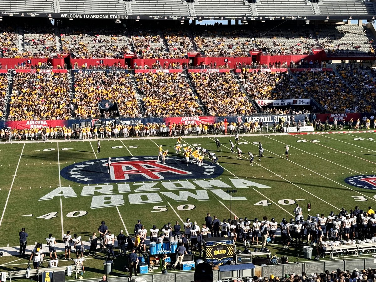 ABahr83's tweet photo. @ToledoFB Great game so far! #GoRockets https://t.co/xBTvEkwVDD