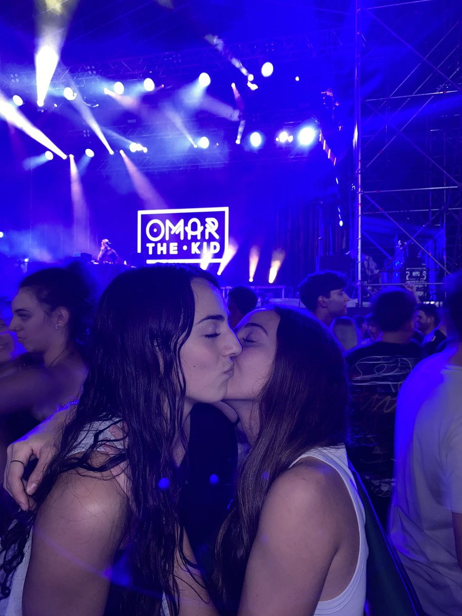 paulaaricoo_'s tweet photo. otro año, aún que estés viajando TODO EL RATO, siempre sé que estás aquí conmigo a mi lado, sé que no me vas a fallar nunca, te quiero amiga. https://t.co/OZW2xwuegv
