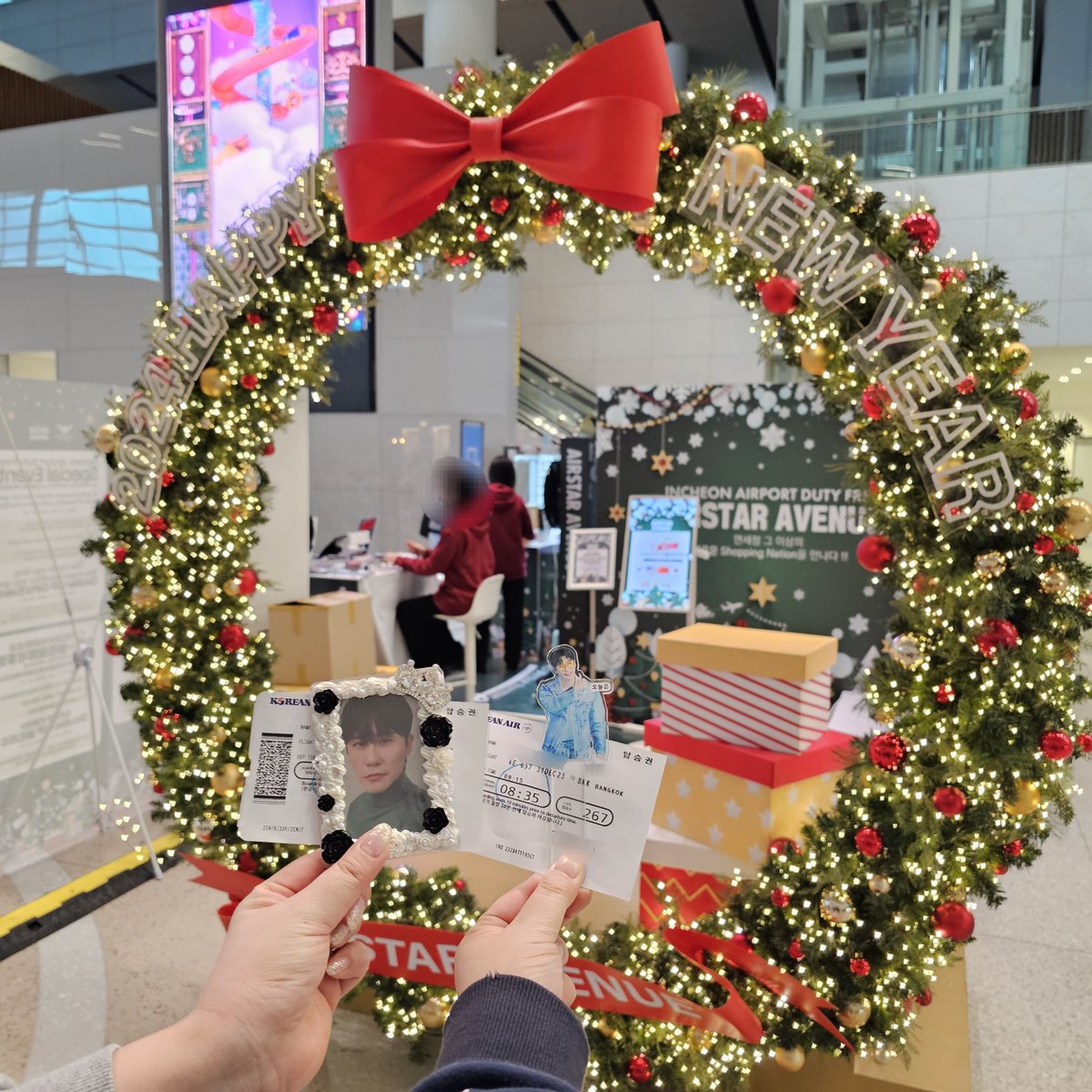 Tak9183's tweet photo. 2년연속 서(방)가대 가보자고🫶
우리시골깡디 해외에서 상도 받아보고
지짜 기특햐🥹
방콕 조심히와잉>.<
#영탁 #YOUNGTAK https://t.co/ujT2YjQ9dd